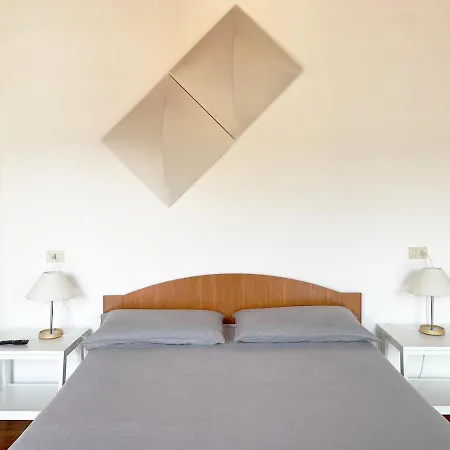 Apartment Stunning Facing Tremezzo